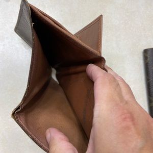 Authentic Louis Vuitton ladies ID wallet & change.